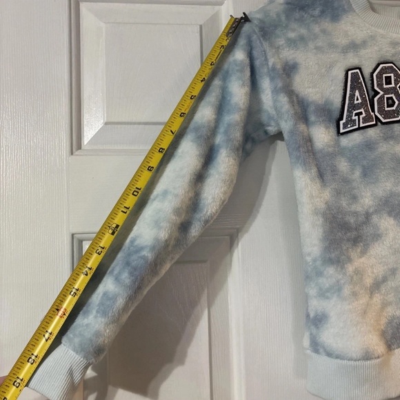 Abercrombie Blue Tie Dye Fuzzy Blue Sweatshirt Top Sweater Medium 9/10 A&F Logo - Picture 11 of 12